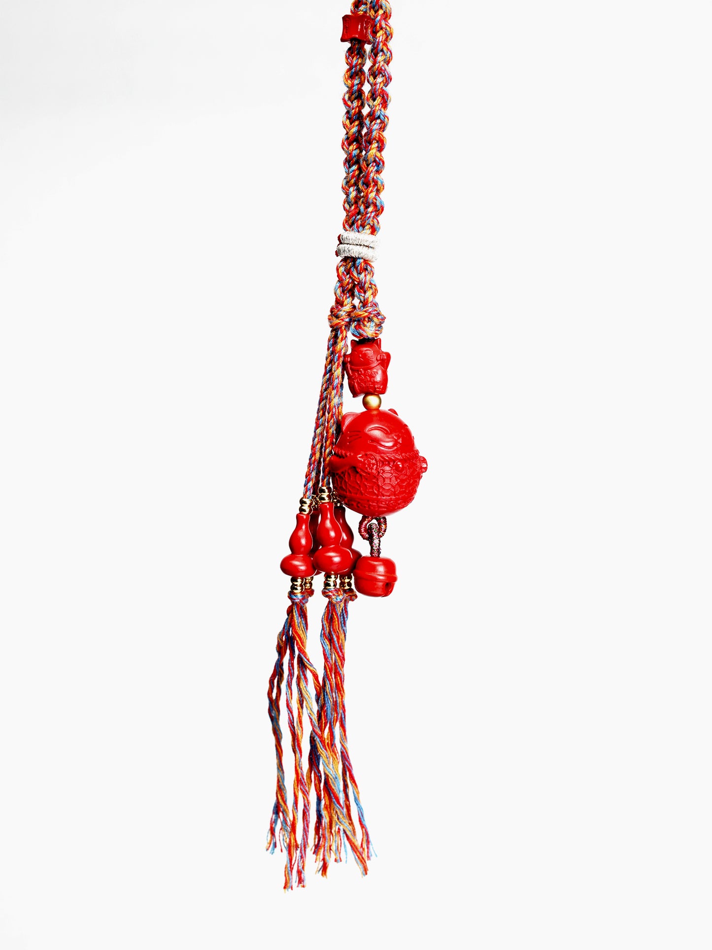 this piece merges the Eastern Fortune Cat with Western symbols of luck. The Fortune Cat beckons good fortune, the Golden Bell purifies negative energy, and the Gourd gathers all forms of wealth. It is a composite-energy charm that transcends cultural boundaries. The charm's design is both playful and spiritual, satisfying modern aesthetics while inheriting the protection of a thousand-year spiritual tradition.