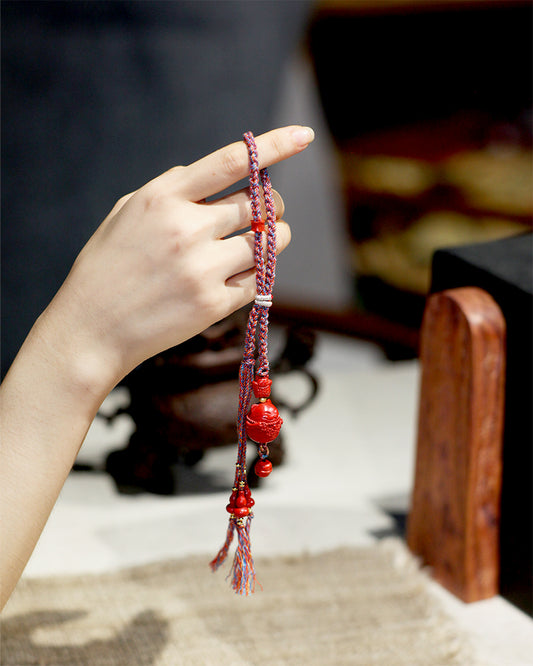 this piece merges the Eastern Fortune Cat with Western symbols of luck. The Fortune Cat beckons good fortune, the Golden Bell purifies negative energy, and the Gourd gathers all forms of wealth. It is a composite-energy charm that transcends cultural boundaries. The charm's design is both playful and spiritual, satisfying modern aesthetics while inheriting the protection of a thousand-year spiritual tradition.