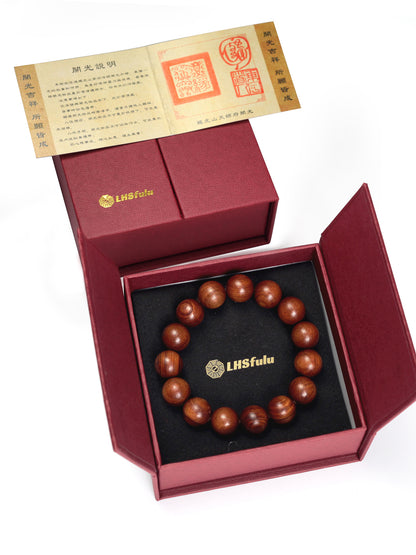 this piece merges the power of the Tiangang (Big Dipper), the secret mantra of the Ten-Character Heavenly Scripture, and the ultimate yang energy of thunderstruck wood into one. This features the demon-quelling secret mantra personally transmitted by the ancestral Celestial Master Zhang Daoling. Every character contains the primordial Qi of the Three Pure Ones, and every bead holds the nine-colored radiant light. It is a sacred object specially crafted for modern individuals to pacify the soul and settle th