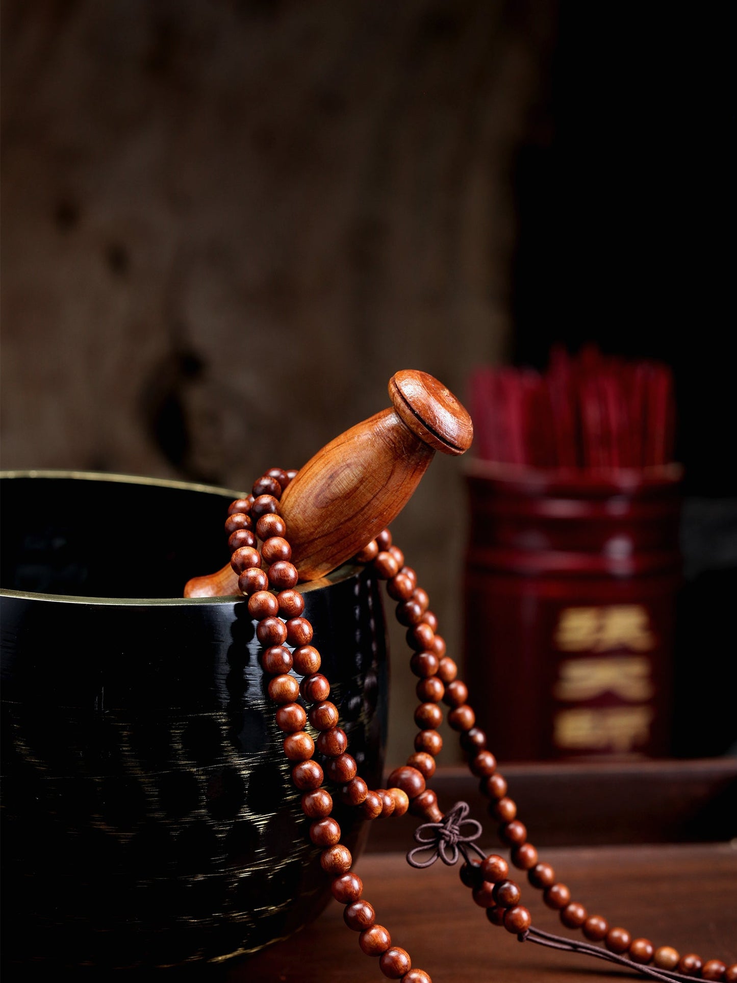This long strand is composed of 108 thunderstruck wood beads, each one tempered by the power of natural lightning. It is created without any concrete symbols or writing, returning to the most authentic and primordial state of energy. To be wordless is to embody 'emptiness' (Śūnyatā), and thus, it can infinitely carry and resonate with your every state of mind and intention in the present moment.