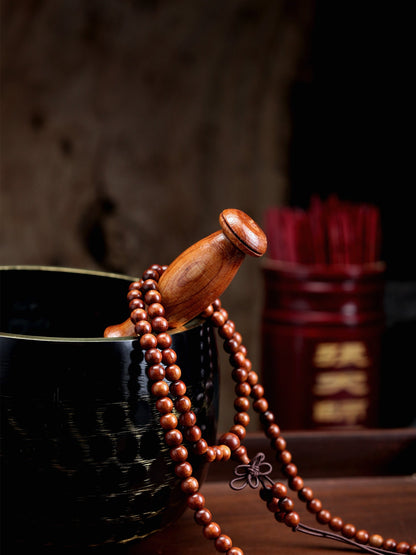 This long strand is composed of 108 thunderstruck wood beads, each one tempered by the power of natural lightning. It is created without any concrete symbols or writing, returning to the most authentic and primordial state of energy. To be wordless is to embody 'emptiness' (Śūnyatā), and thus, it can infinitely carry and resonate with your every state of mind and intention in the present moment.