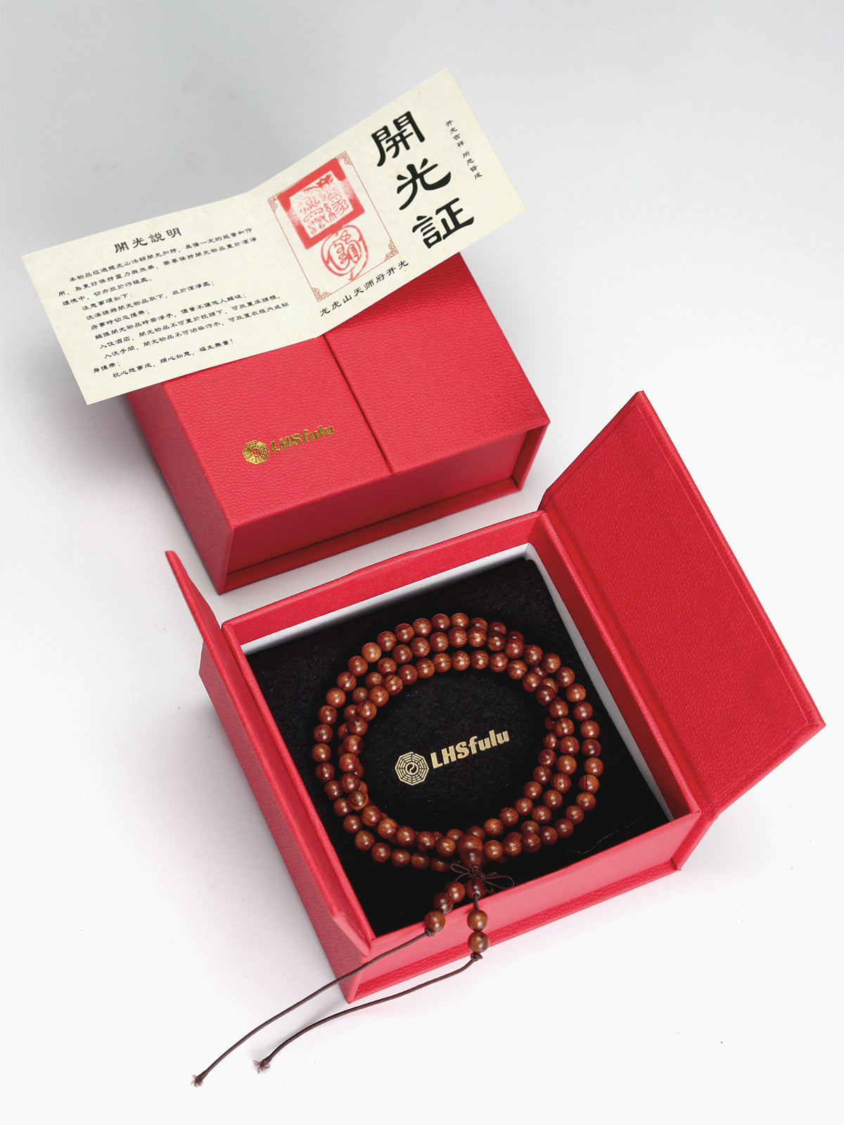 This long strand is composed of 108 thunderstruck wood beads, each one tempered by the power of natural lightning. It is created without any concrete symbols or writing, returning to the most authentic and primordial state of energy. To be wordless is to embody 'emptiness' (Śūnyatā), and thus, it can infinitely carry and resonate with your every state of mind and intention in the present moment.